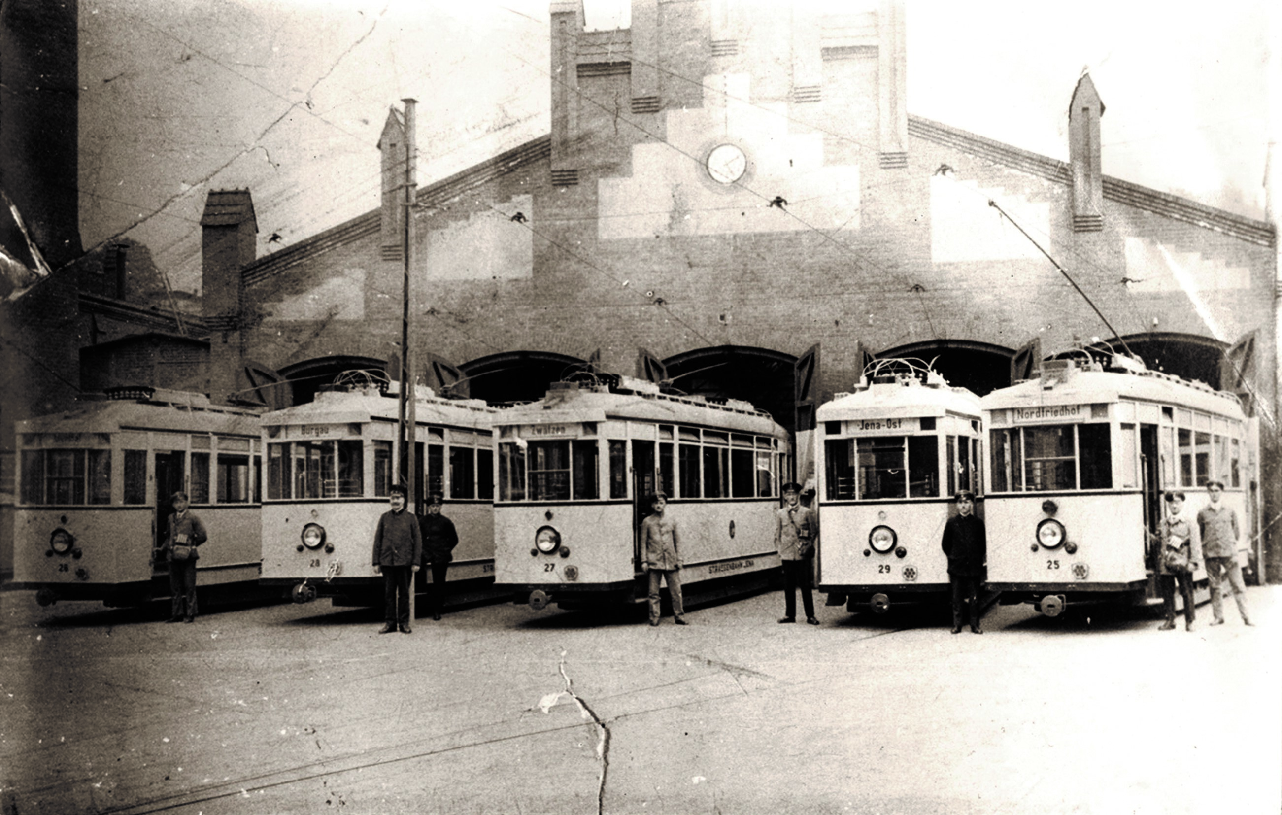 Poezdda yalangoch surat